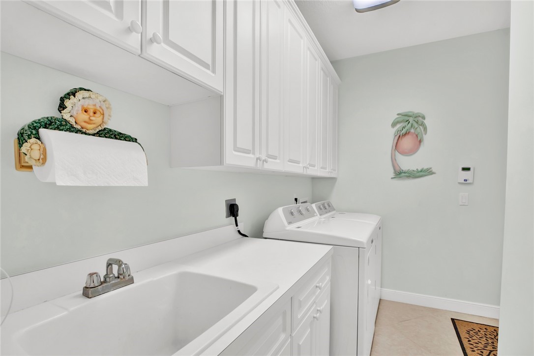 1369 W Island Club Square