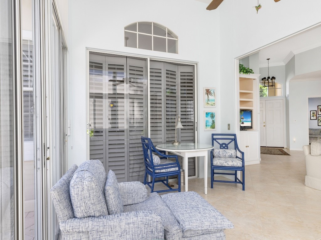 8813 Lakeside Circle