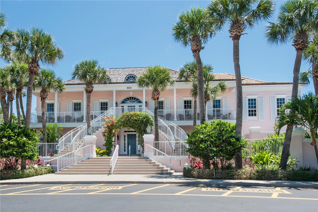 8813 Lakeside Circle