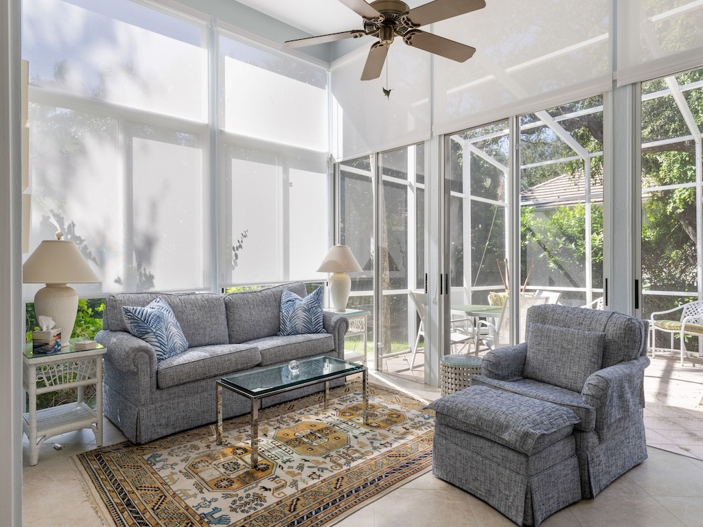 8813 Lakeside Circle