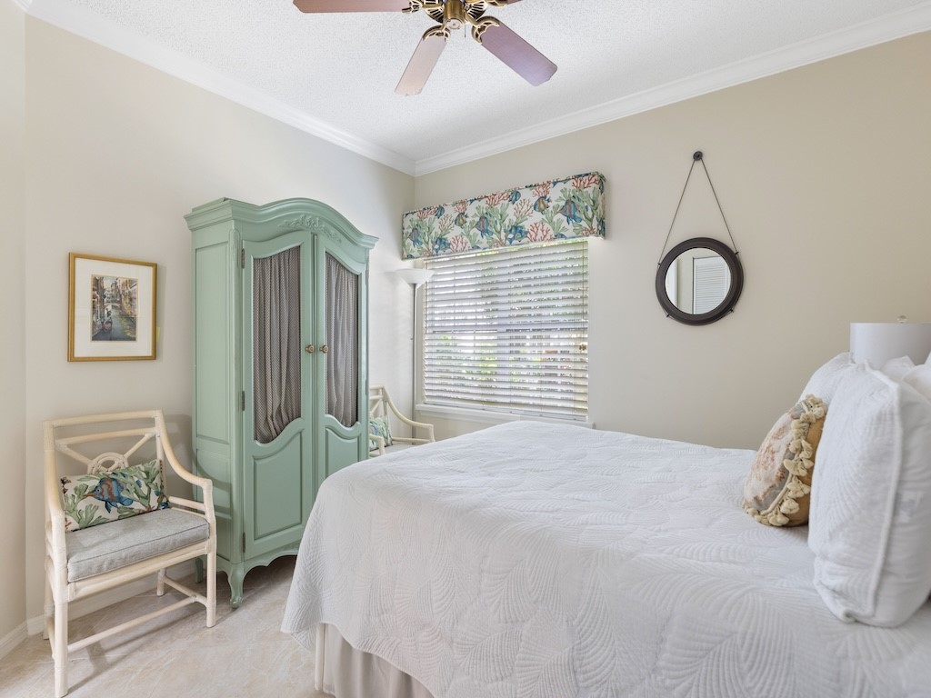 8813 Lakeside Circle