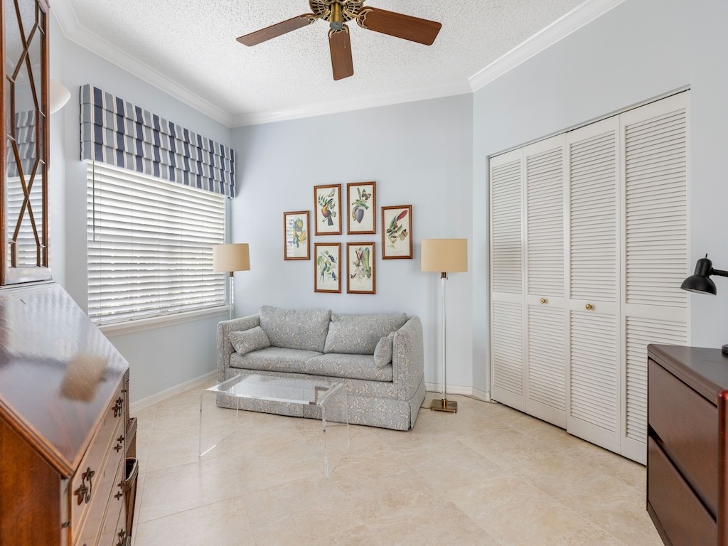 8813 Lakeside Circle