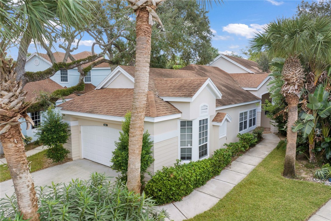 8813 Lakeside Circle