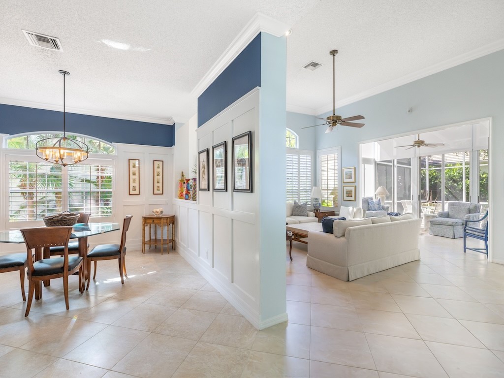 8813 Lakeside Circle