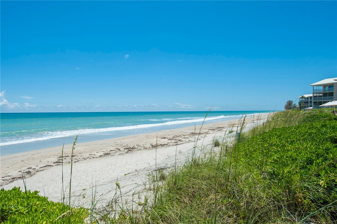 8813 Lakeside Circle