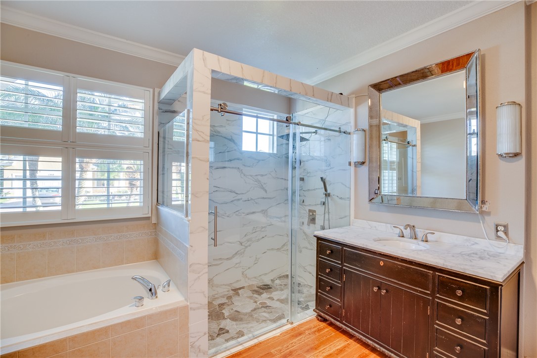 1355 Scarlet Oak Circle