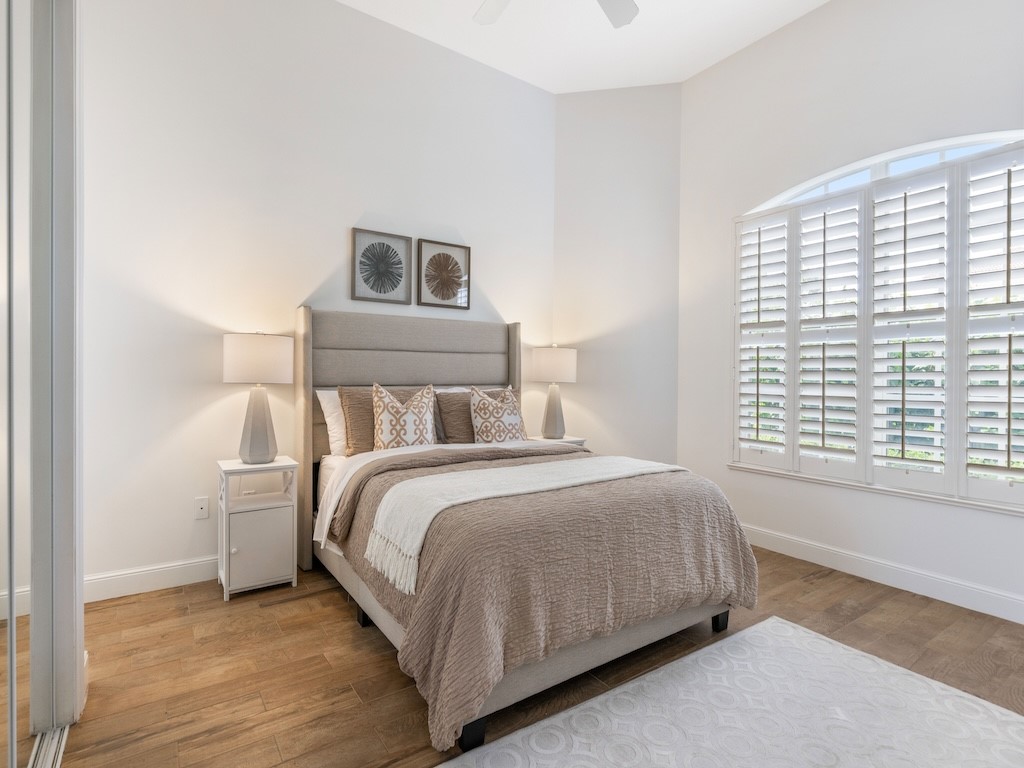 1409 W Island Club Square