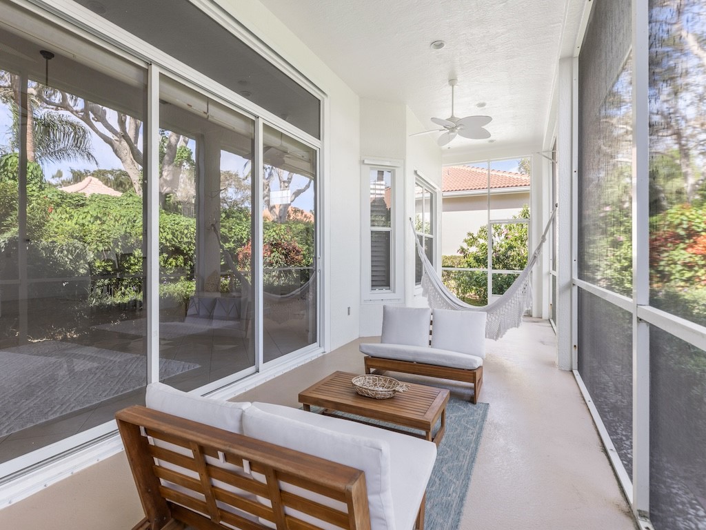1409 W Island Club Square