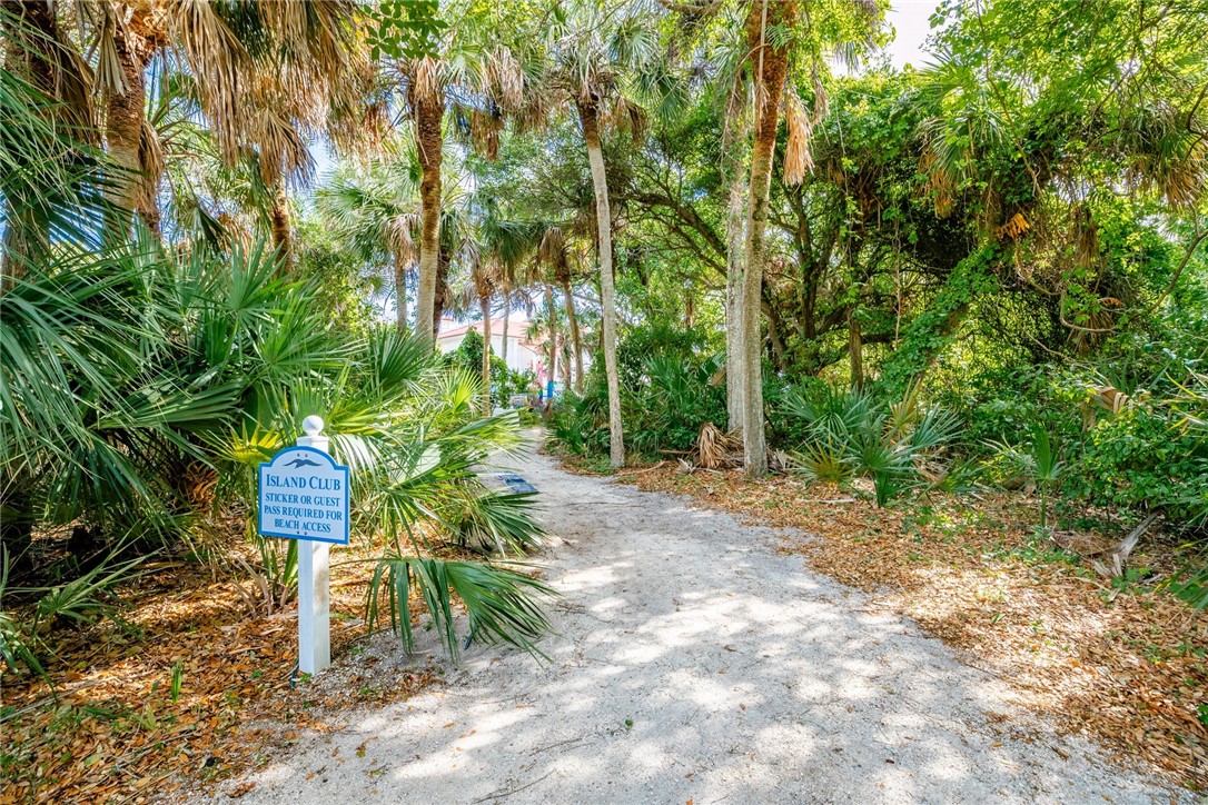 1409 W Island Club Square