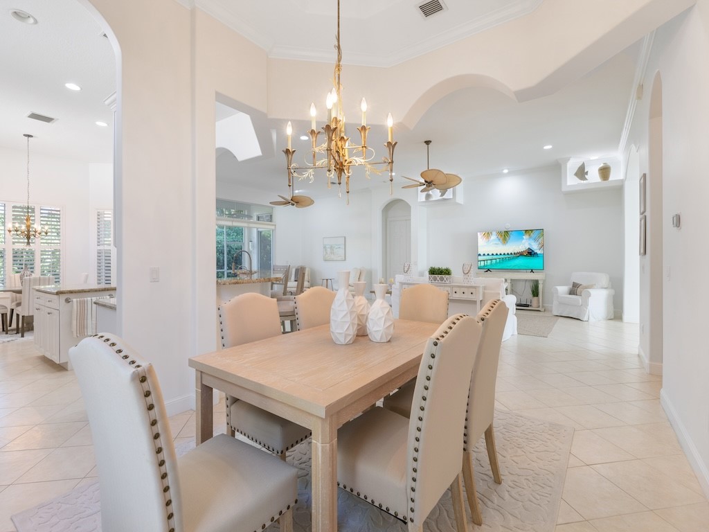 1409 W Island Club Square