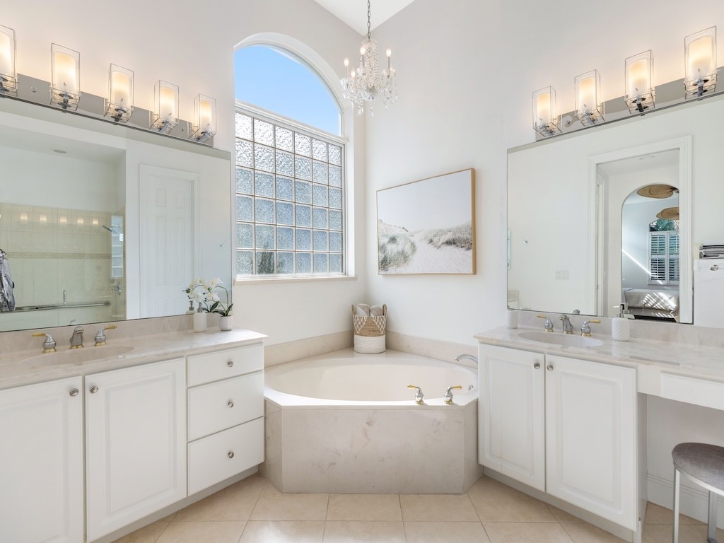 1409 W Island Club Square