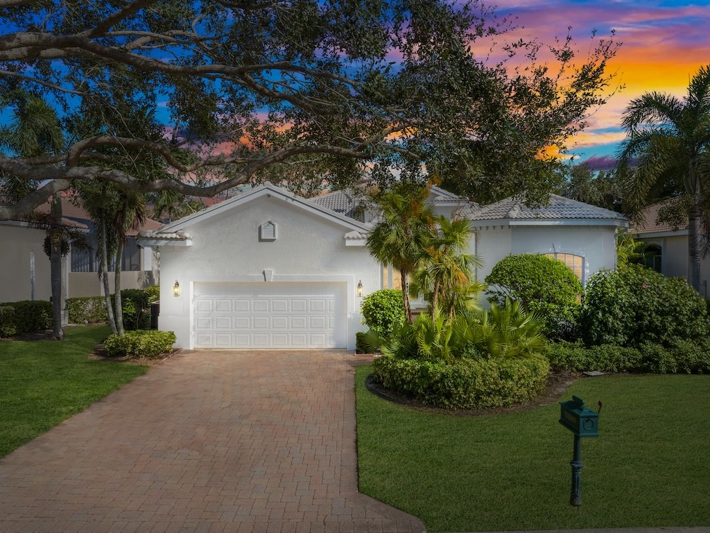 1409 W Island Club Square