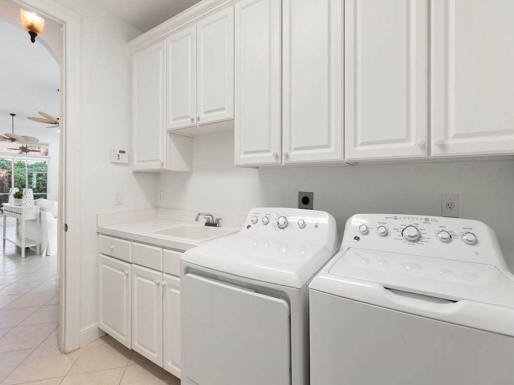 1409 W Island Club Square