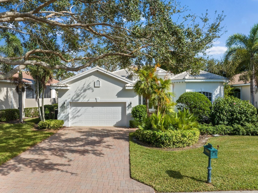 1409 W Island Club Square