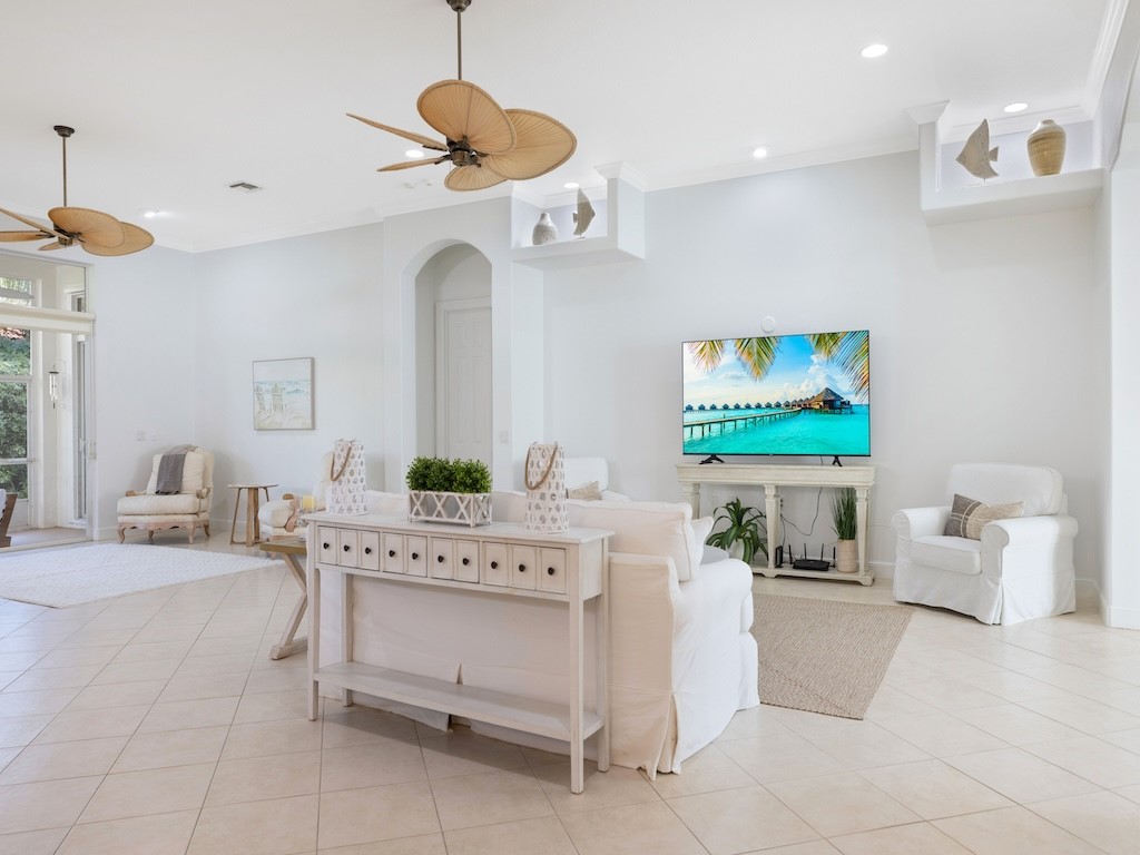 1409 W Island Club Square