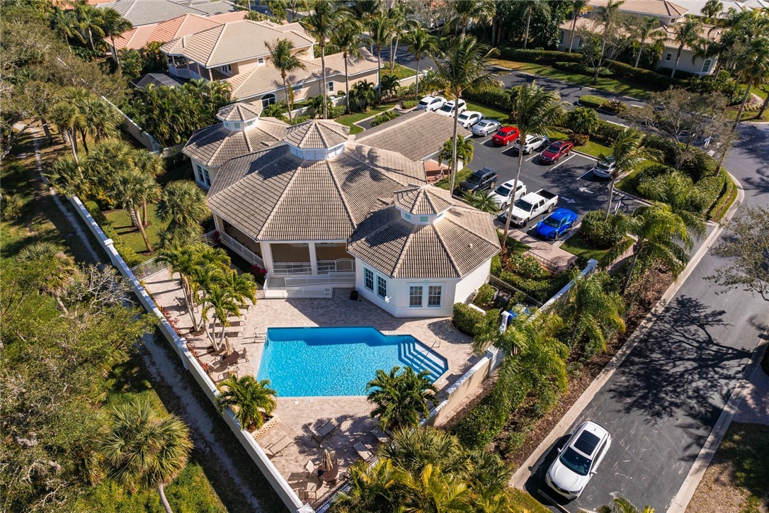 1409 W Island Club Square