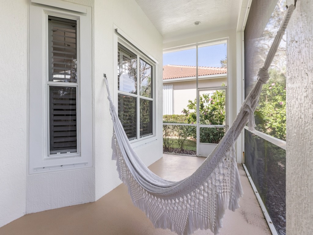 1409 W Island Club Square