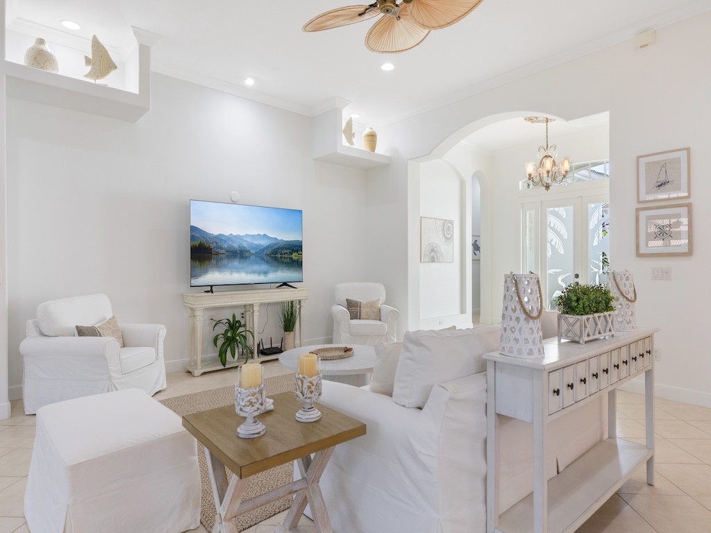 1409 W Island Club Square