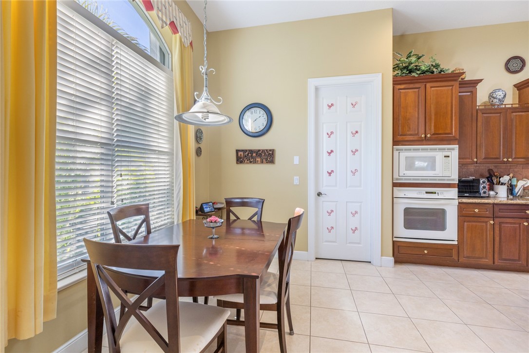 1389 W Island Club Square