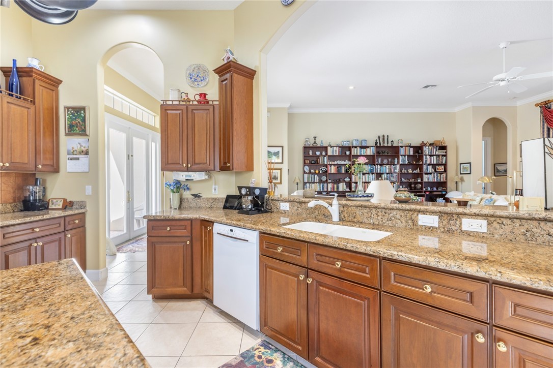 1389 W Island Club Square