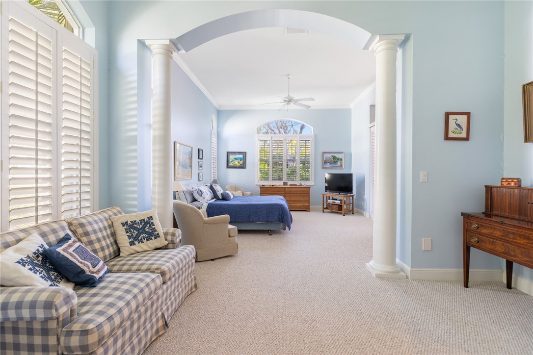 1389 W Island Club Square