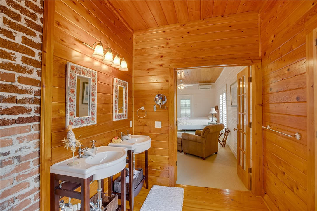 107 N Broadway Street