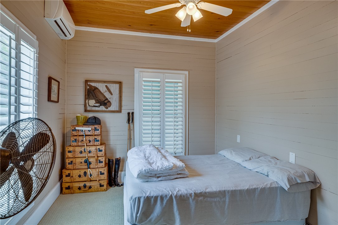 107 N Broadway Street