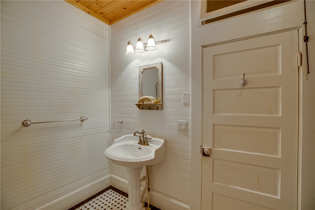 107 N Broadway Street