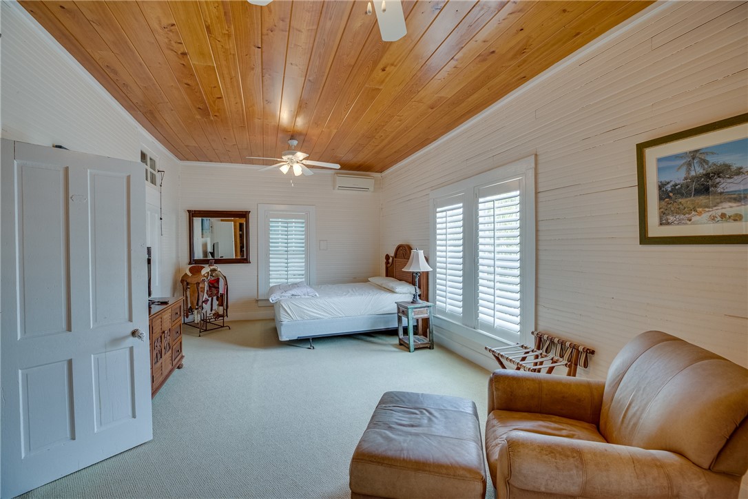 107 N Broadway Street