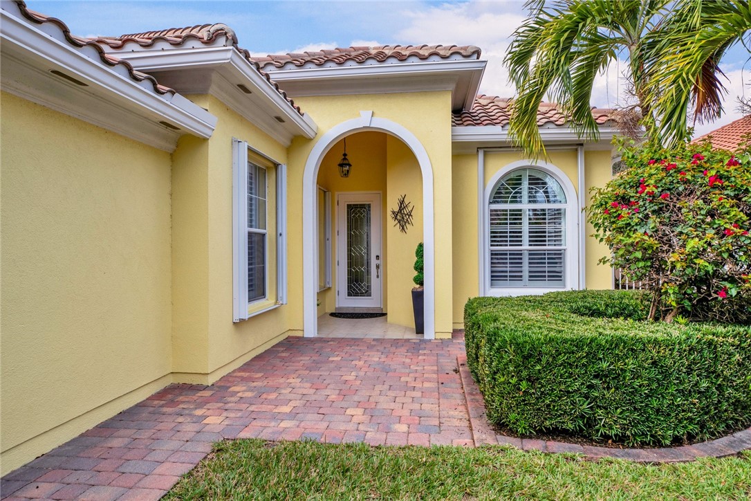 5282 Eleuthra Circle