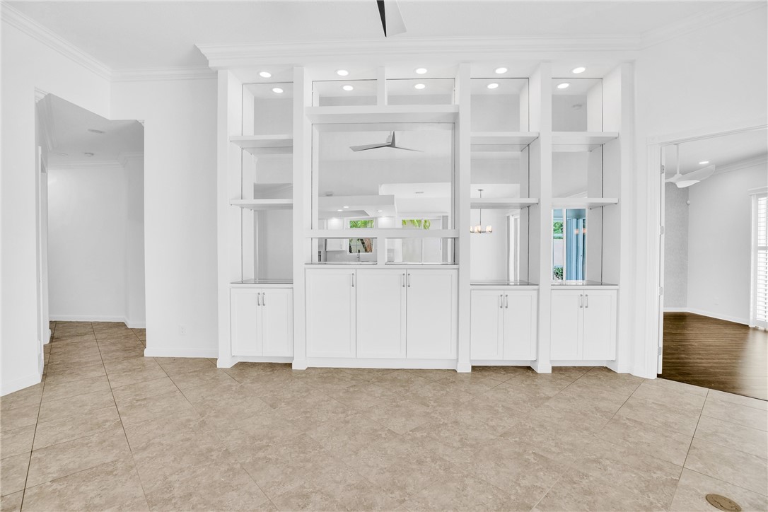 5282 Eleuthra Circle