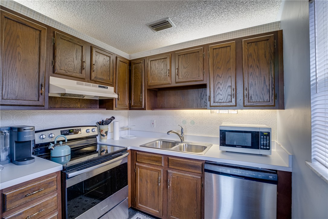 74 Royal Oak Court 205