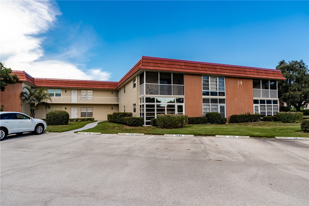 74 Royal Oak Court 205