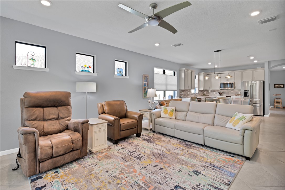 5129 Unity Square