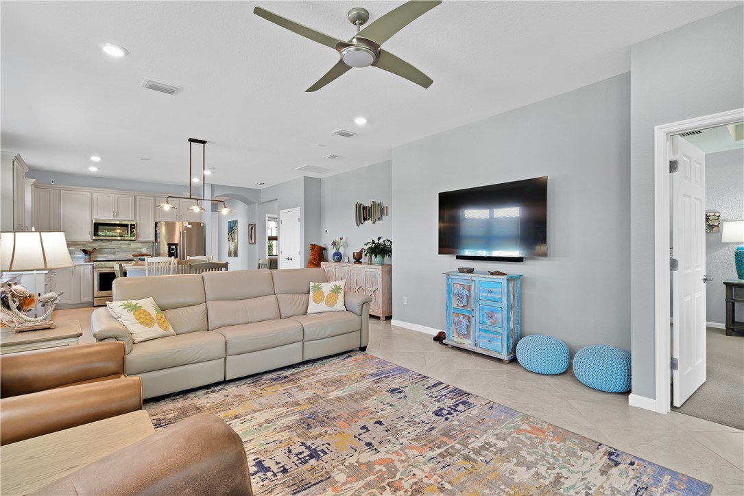 5129 Unity Square