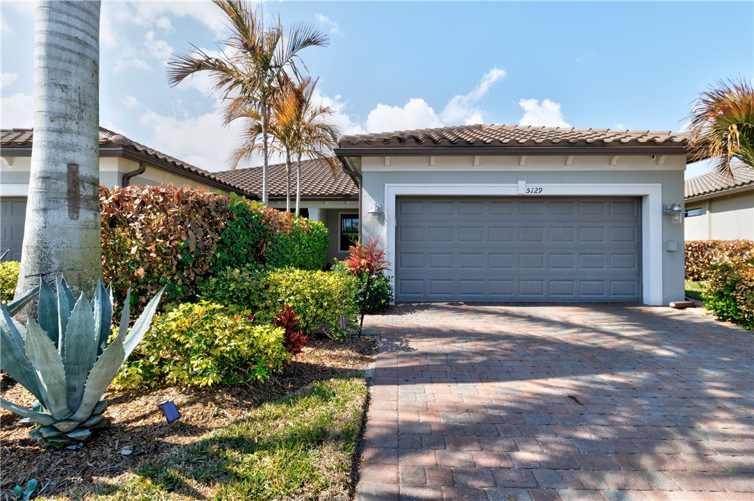 5129 Unity Square