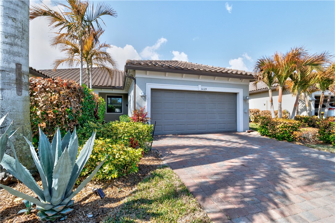 5129 Unity Square