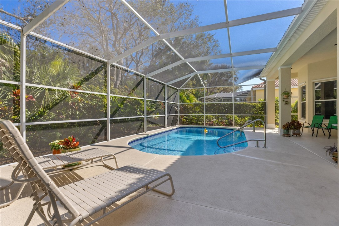 965 Island Club Square