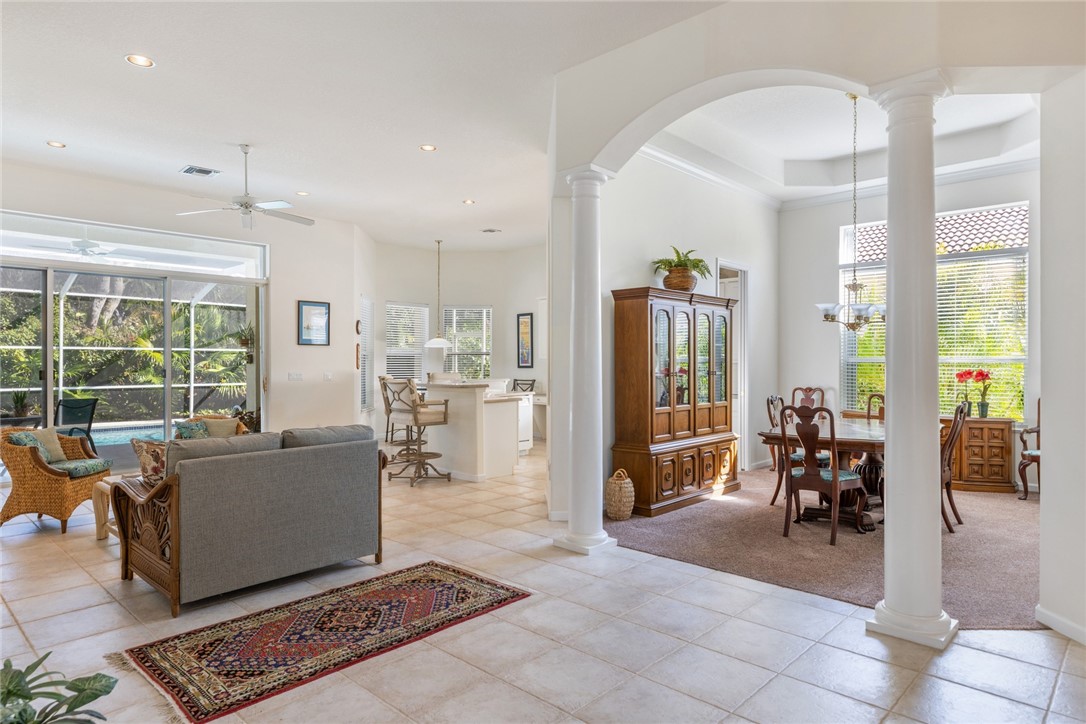 965 Island Club Square