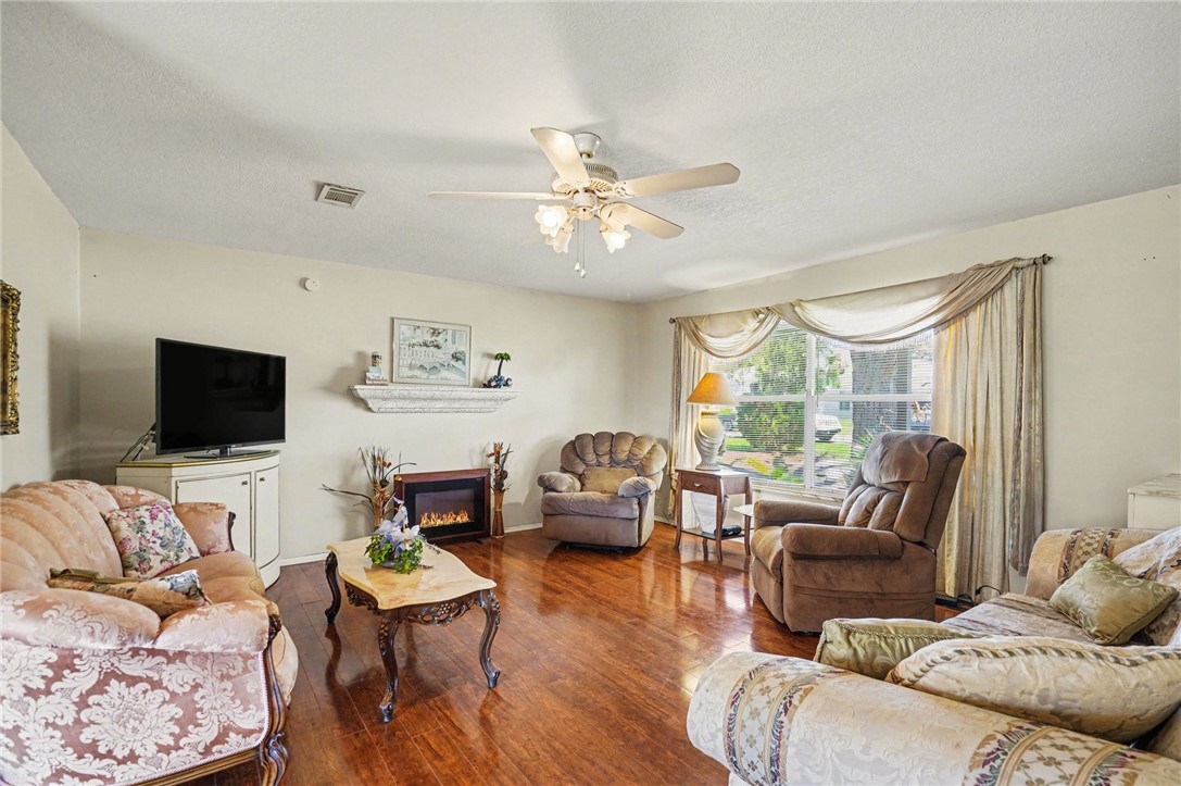 748 Cranbrook Avenue NE