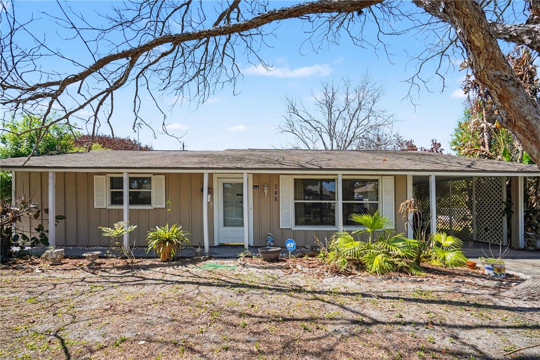 748 Cranbrook Avenue NE