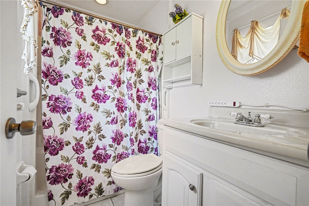 748 Cranbrook Avenue NE