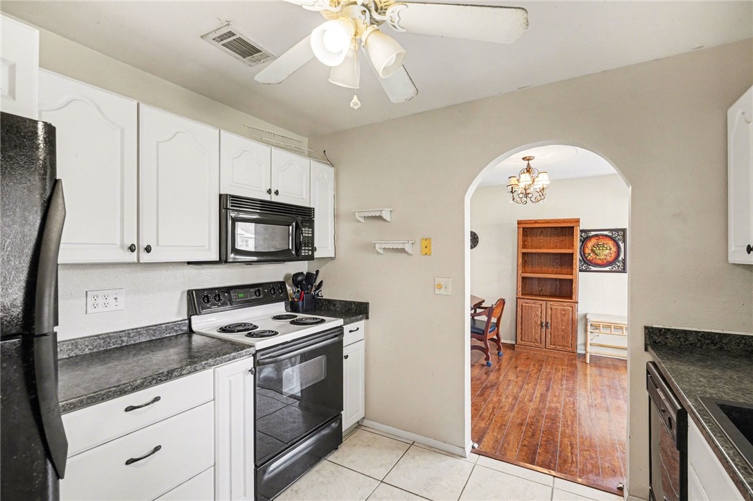 748 Cranbrook Avenue NE