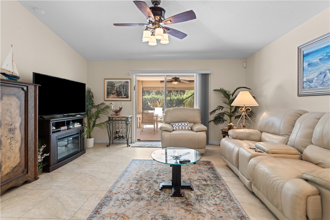 1089 W 13th Square