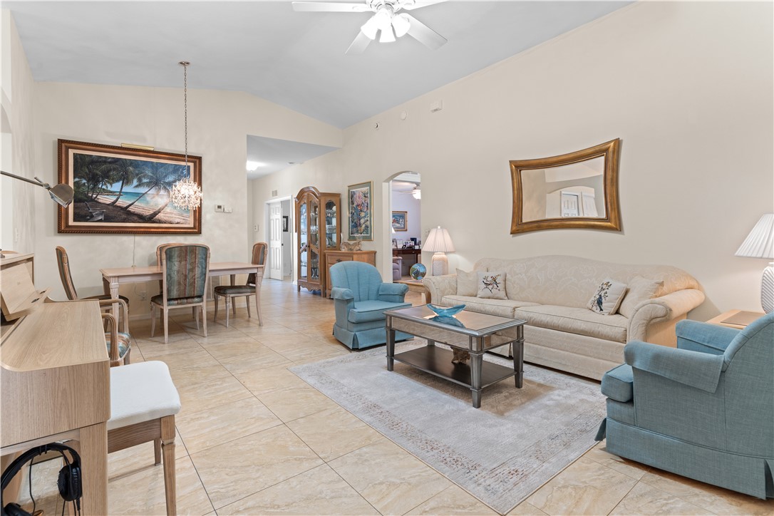 1089 W 13th Square