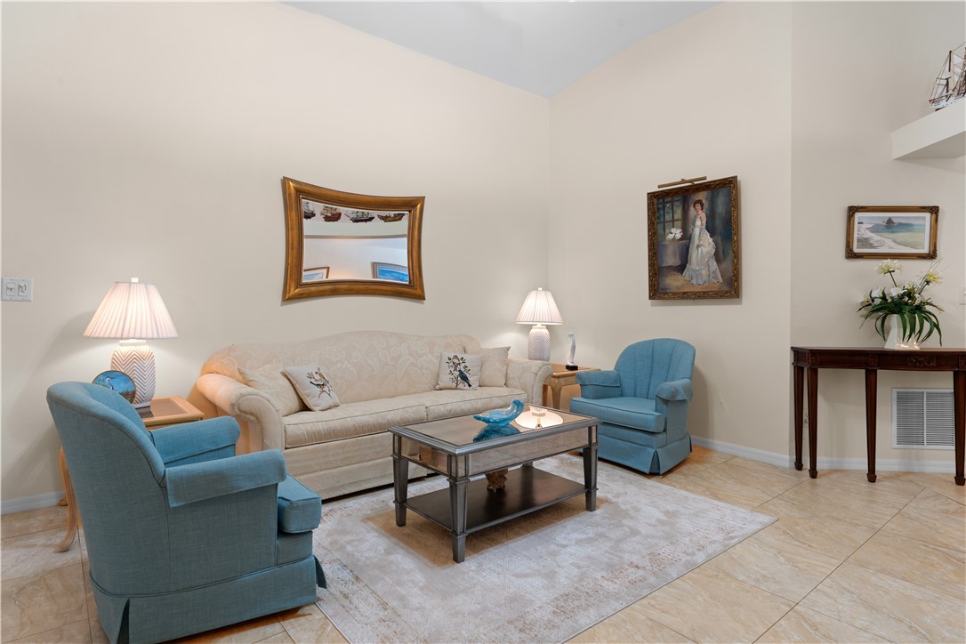 1089 W 13th Square