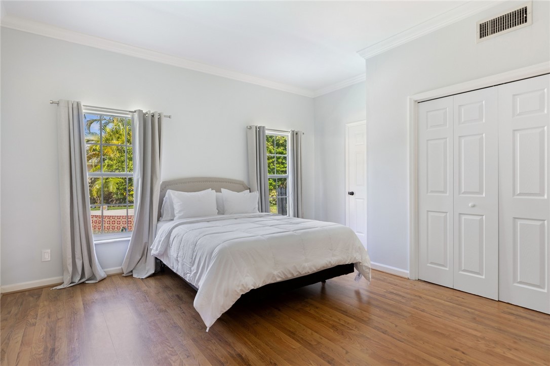 1005 Crescent Beach Road