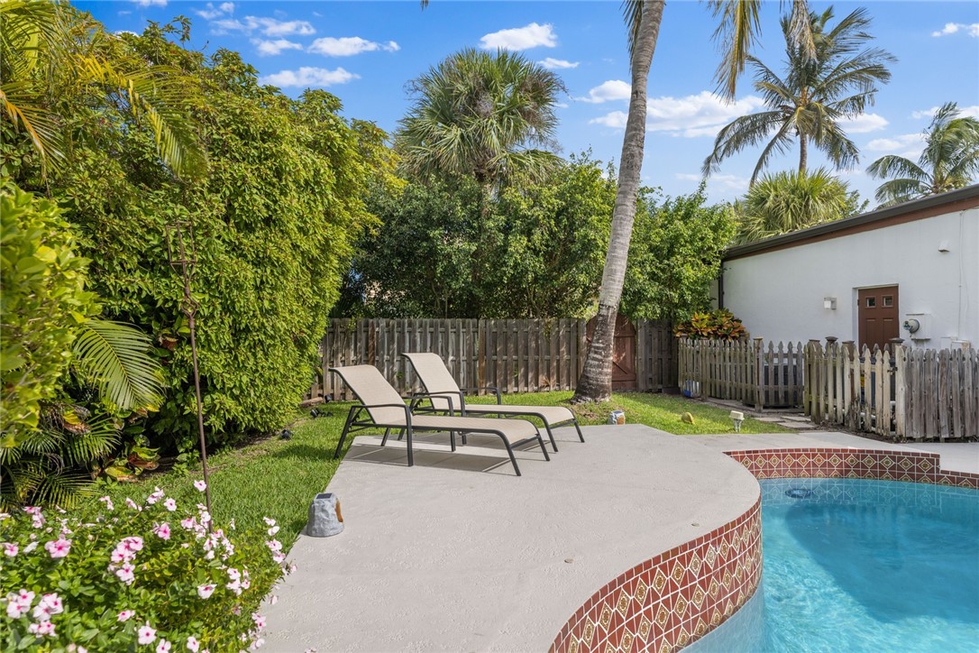 1005 Crescent Beach Road