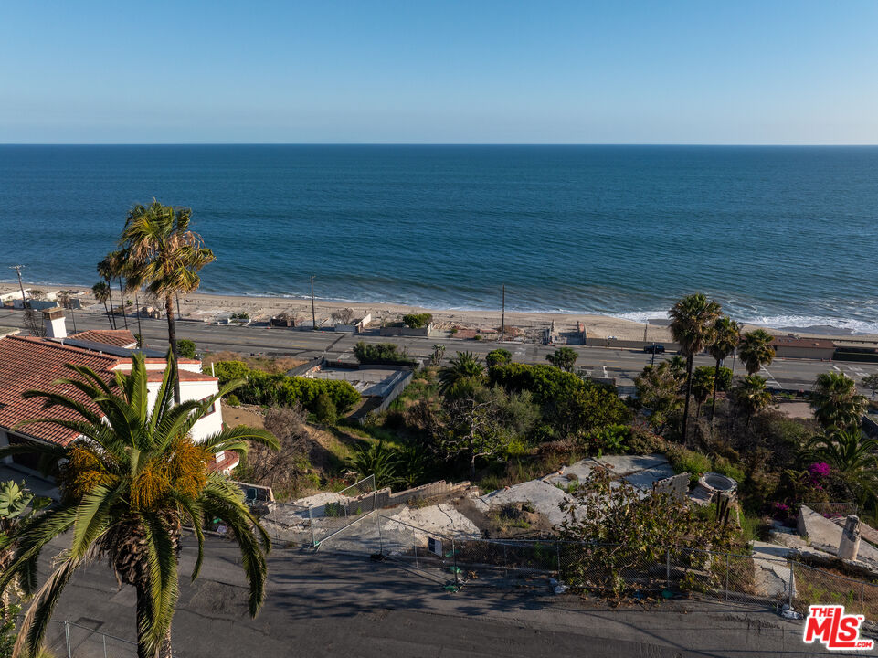 21400 Rambla Vista