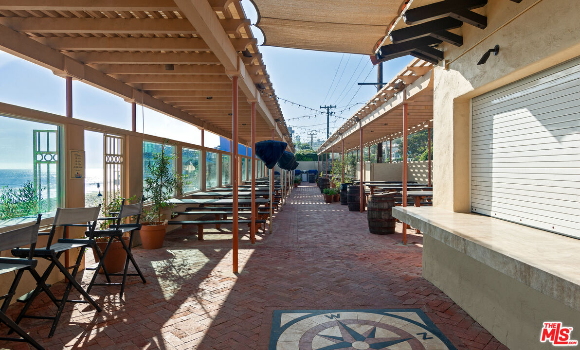 21400 Rambla Vista